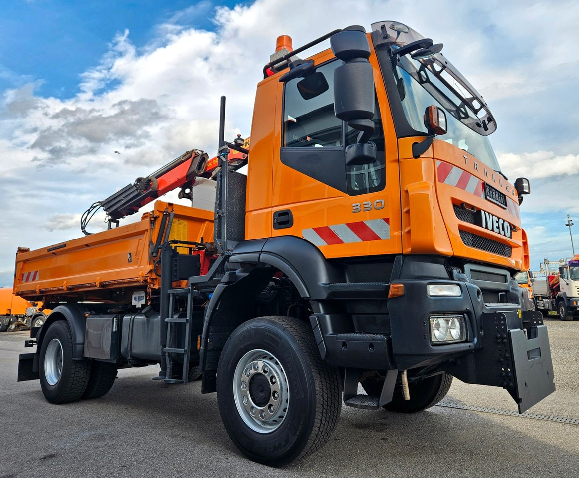 Iveco Trakker 190T33 4x4 Euro5 Kran Palfinger Funk - Самосвал, Автоманипулятор: фото 1 Iveco Trakker 190T33 4x4 Euro5 Kran Palfinger Funk - Самосвал, Автоманипулятор: фото 1