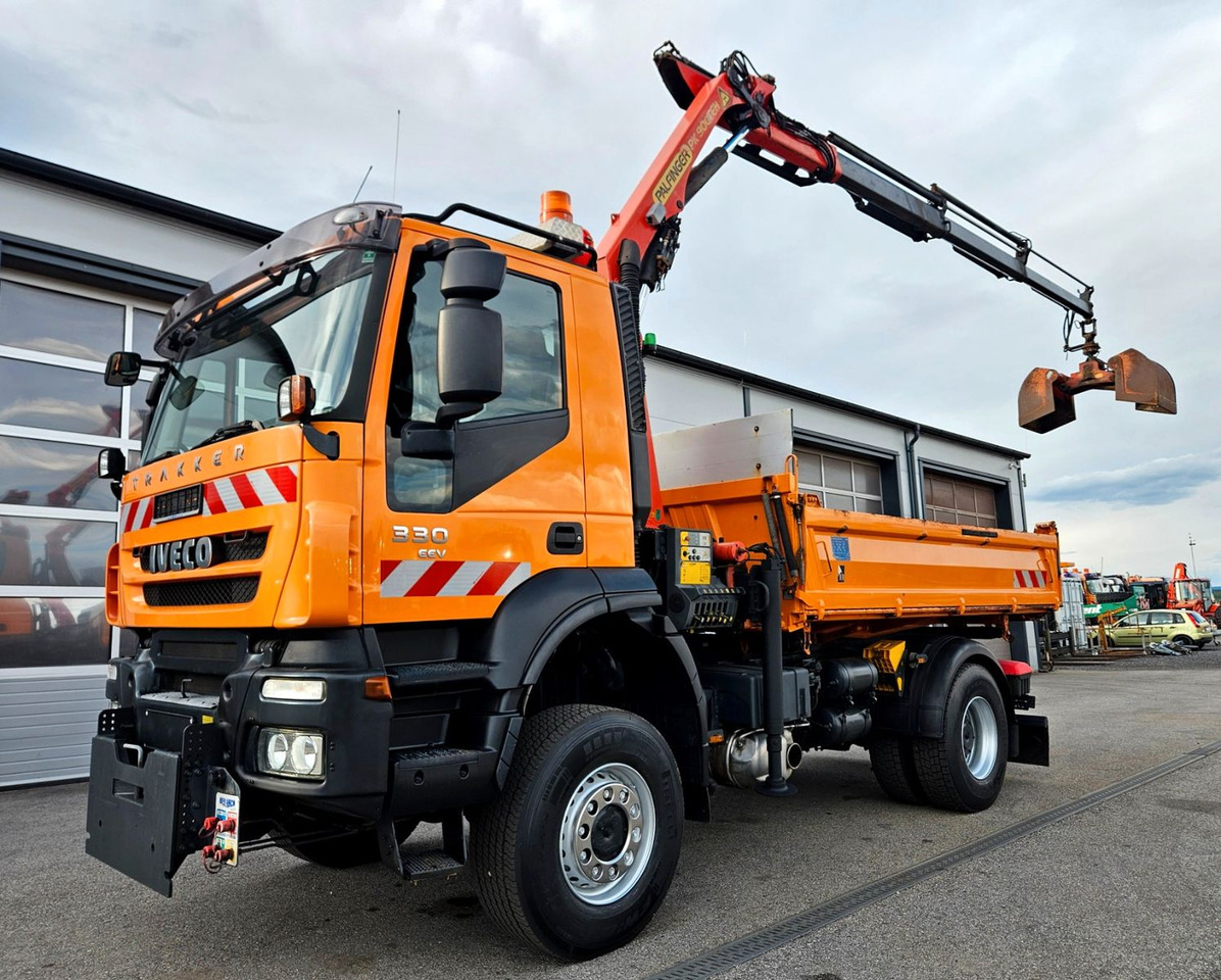 Iveco Trakker 190T33 4x4 Euro5 Kran Palfinger Funk - Самосвал, Автоманипулятор: фото 1 Iveco Trakker 190T33 4x4 Euro5 Kran Palfinger Funk - Самосвал, Автоманипулятор: фото 1
