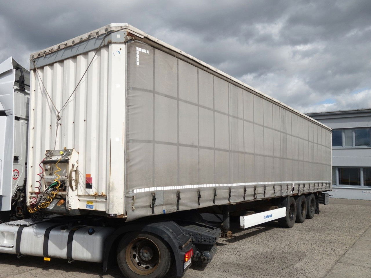 Krone SD Standard, Liftachse - Тентованный полуприцеп: фото 1 Krone SD Standard, Liftachse - Тентованный полуприцеп: фото 1