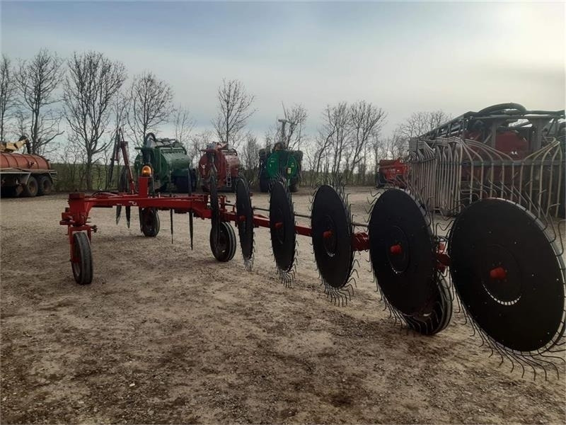 Tonutti T13 - Сеноворошилка: фото 4 Tonutti T13 - Сеноворошилка: фото 4
