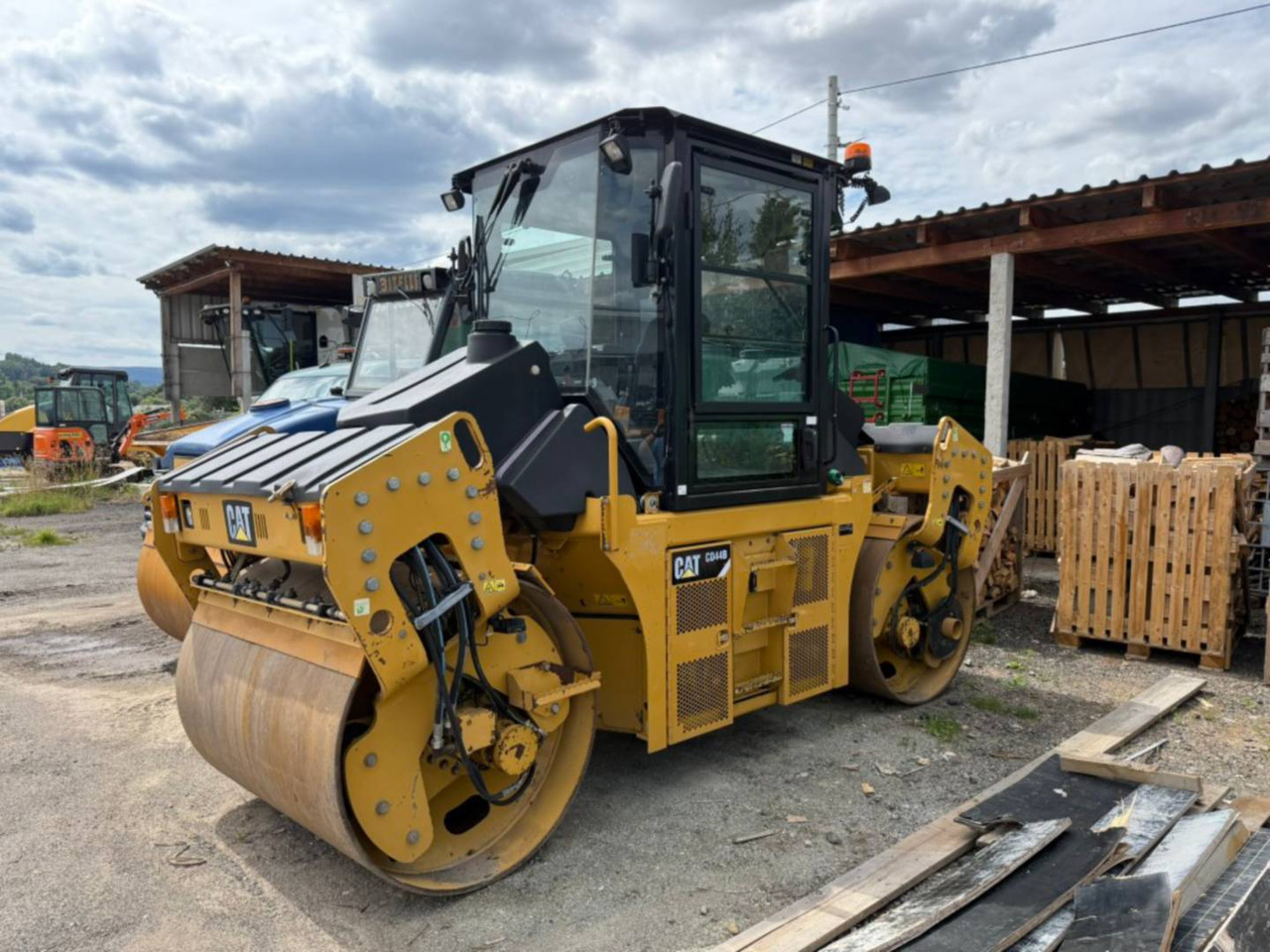 CAT CD44B - Дорожный каток: фото 1 CAT CD44B - Дорожный каток: фото 1