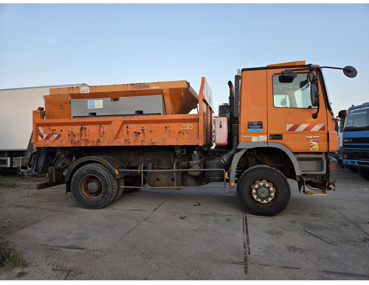 MERCEDES ACTROS 1836 4X4 TIPPER possible to buy with salt spreader - Самосвал: фото 5 MERCEDES ACTROS 1836 4X4 TIPPER possible to buy with salt spreader - Самосвал: фото 5