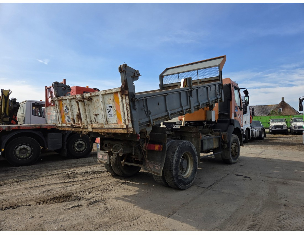 Renault Kerax 340 4x4 Tipper Manual Gearbox Mechanical pump Pompe Mecanique - Самосвал: фото 2 Renault Kerax 340 4x4 Tipper Manual Gearbox Mechanical pump Pompe Mecanique - Самосвал: фото 2