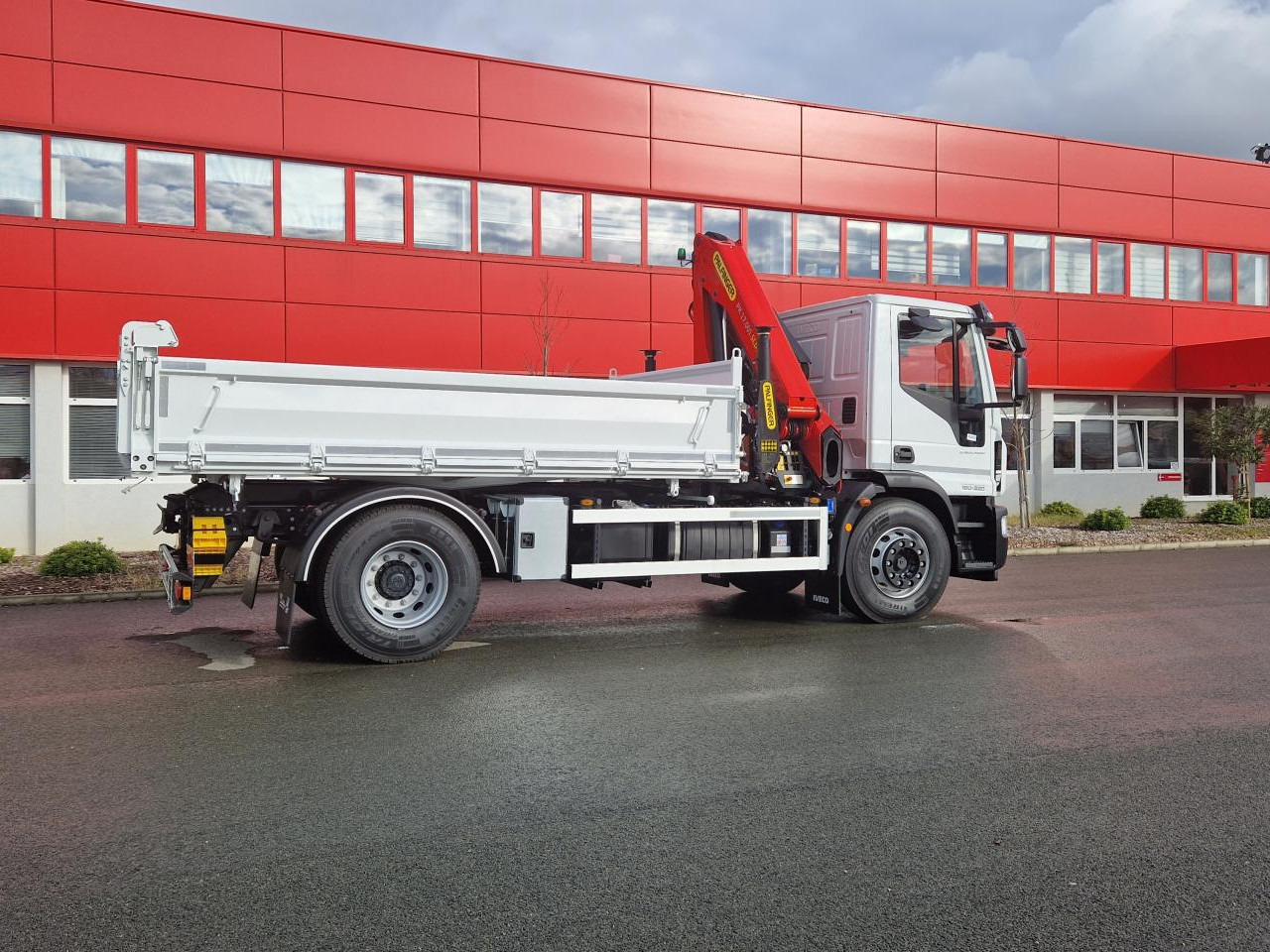 IVECO Eurocargo ML180E32 - Самосвал: фото 4 IVECO Eurocargo ML180E32 - Самосвал: фото 4