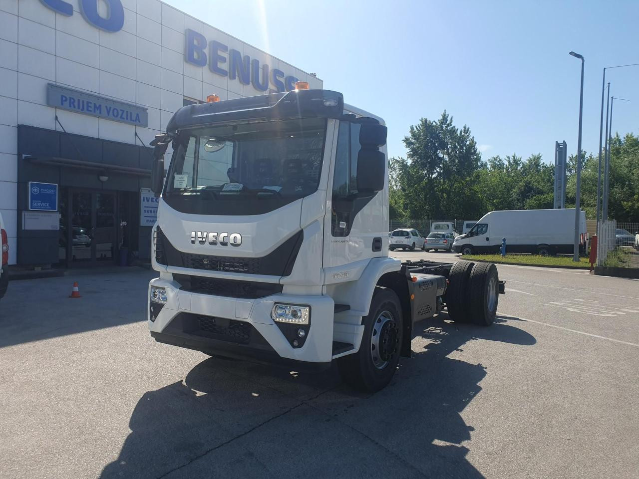 IVECO Eurocargo ML180E32/P - Грузовик-шасси: фото 1 IVECO Eurocargo ML180E32/P - Грузовик-шасси: фото 1
