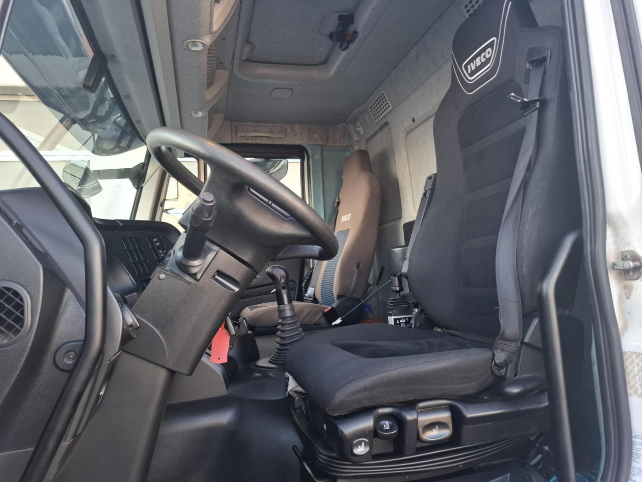 IVECO Trakker AD410T50 - Самосвал: фото 2 IVECO Trakker AD410T50 - Самосвал: фото 2