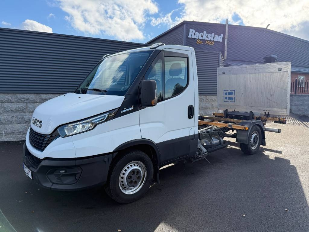 Iveco Daily 35 - NP Hi - Matic - Цельнометаллический фургон: фото 1 Iveco Daily 35 - NP Hi - Matic - Цельнометаллический фургон: фото 1