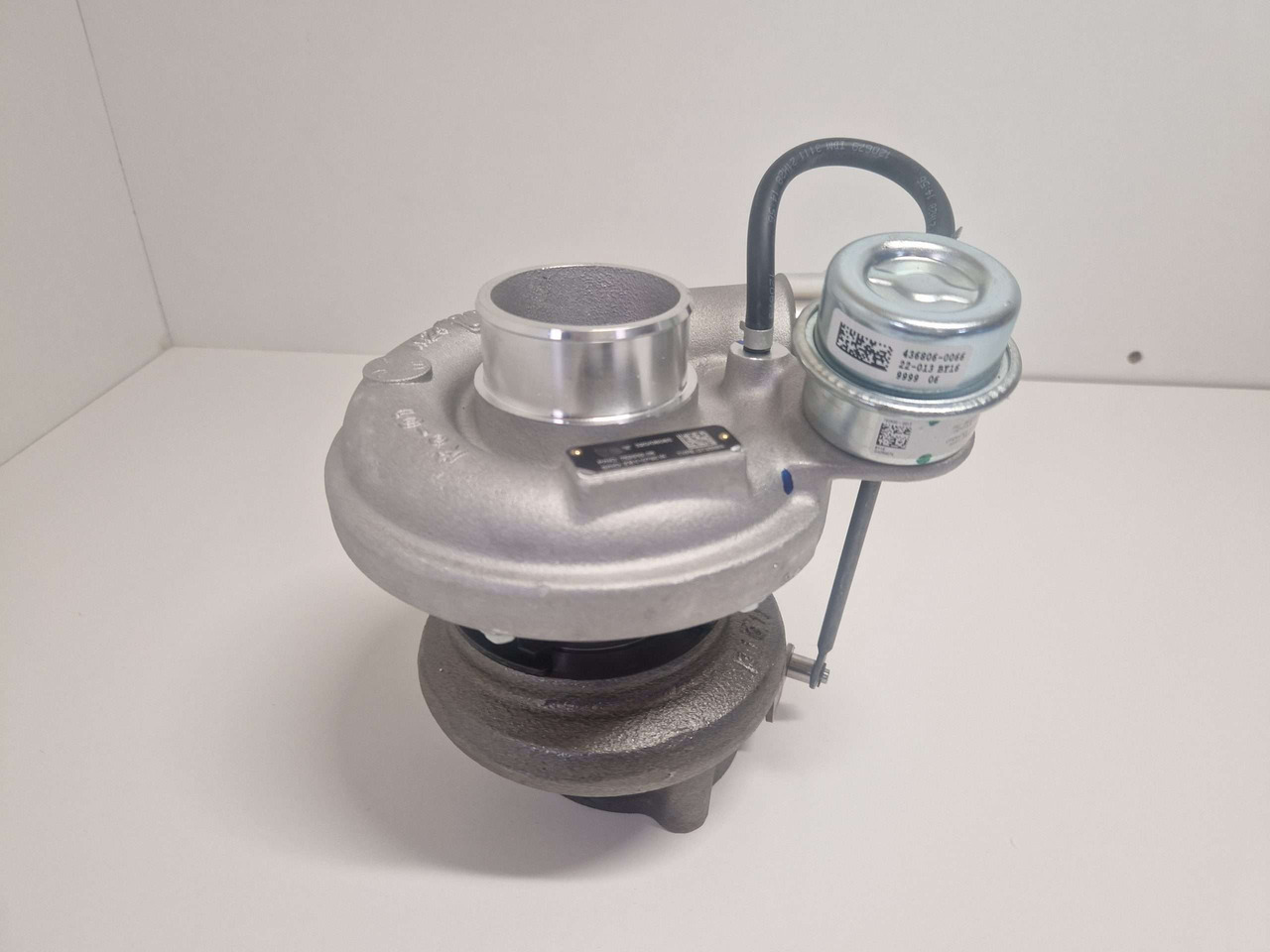 JCB turbocharger 320/06085 Garrett 85kw turbo - Двигатель и запчасти для Строительной техники: фото 1 JCB turbocharger 320/06085 Garrett 85kw turbo - Двигатель и запчасти для Строительной техники: фото 1