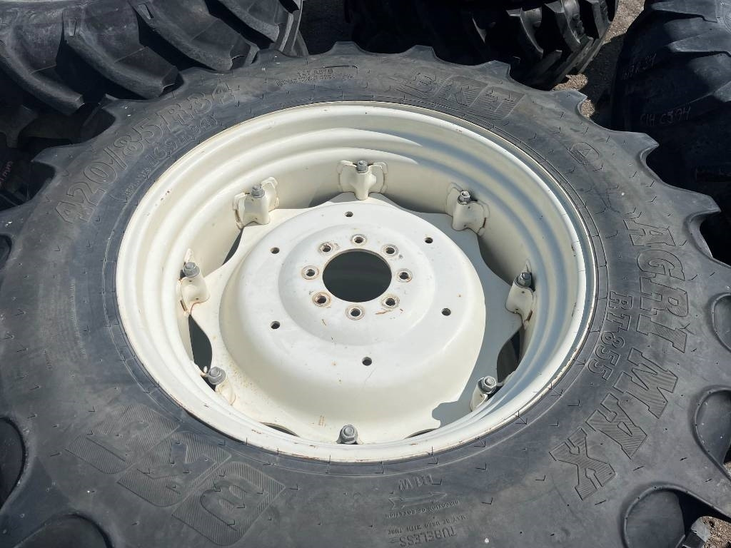 BKT 420/85R34 till New Holland T5070 - Шина для Сельскохозяйственной техники: фото 3 BKT 420/85R34 till New Holland T5070 - Шина для Сельскохозяйственной техники: фото 3