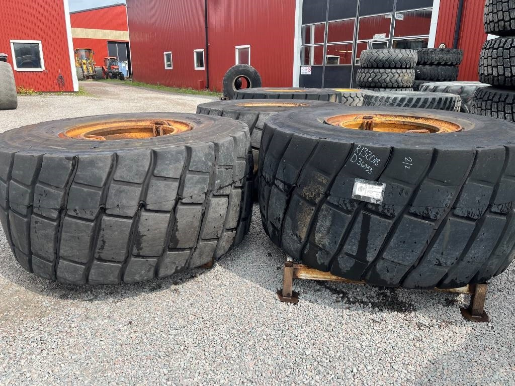 Bridgestone Regummerade 875/65R29 på Volvo L220 fälg - Колесо: фото 2 Bridgestone Regummerade 875/65R29 på Volvo L220 fälg - Колесо: фото 2