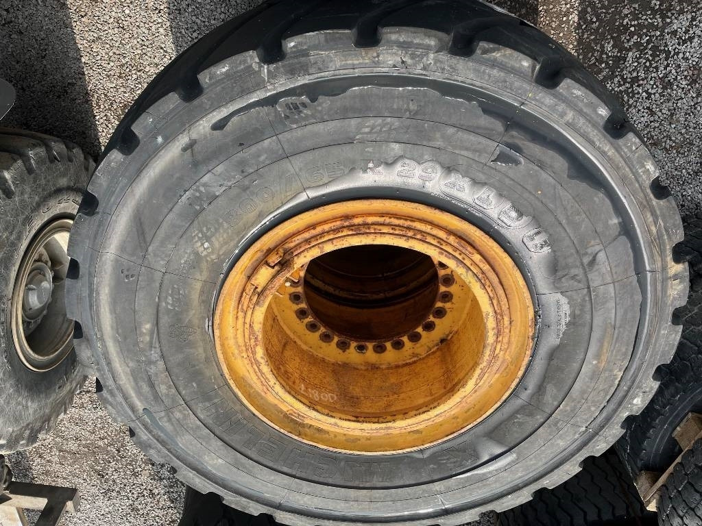 Michelin 800/65R29 XLD Volvo L150 L180 - Колесо: фото 5 Michelin 800/65R29 XLD Volvo L150 L180 - Колесо: фото 5