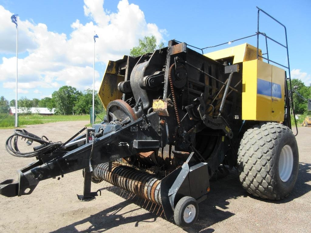 New Holland BB980 Damaged / Skadad - Пресс-подборщик тюковый: фото 3 New Holland BB980 Damaged / Skadad - Пресс-подборщик тюковый: фото 3