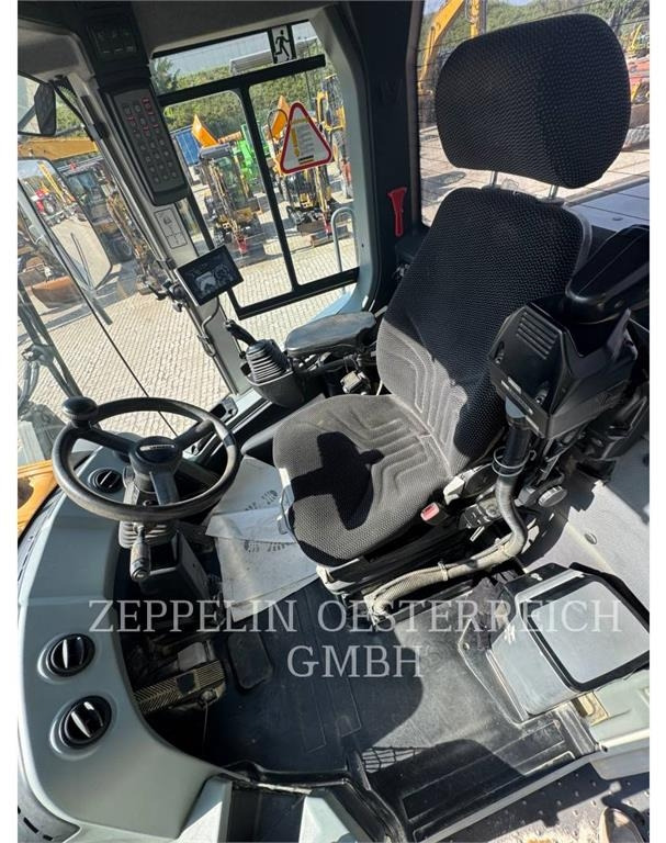 Колёсный погрузчик Liebherr L586: фото 12 Колёсный погрузчик Liebherr L586: фото 12