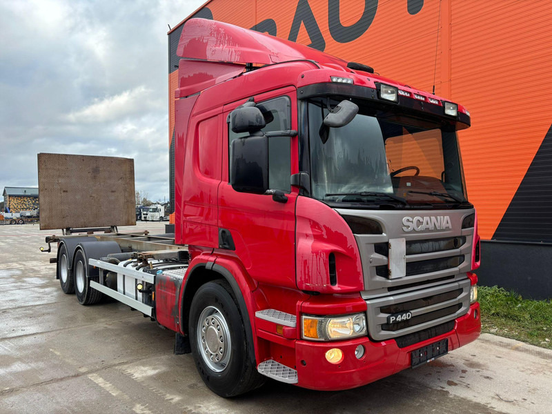 Scania P 440 6x2 RETARDER / CHASSIS L=7741 mm - Грузовик-контейнеровоз/ Сменный кузов: фото 4 Scania P 440 6x2 RETARDER / CHASSIS L=7741 mm - Грузовик-контейнеровоз/ Сменный кузов: фото 4