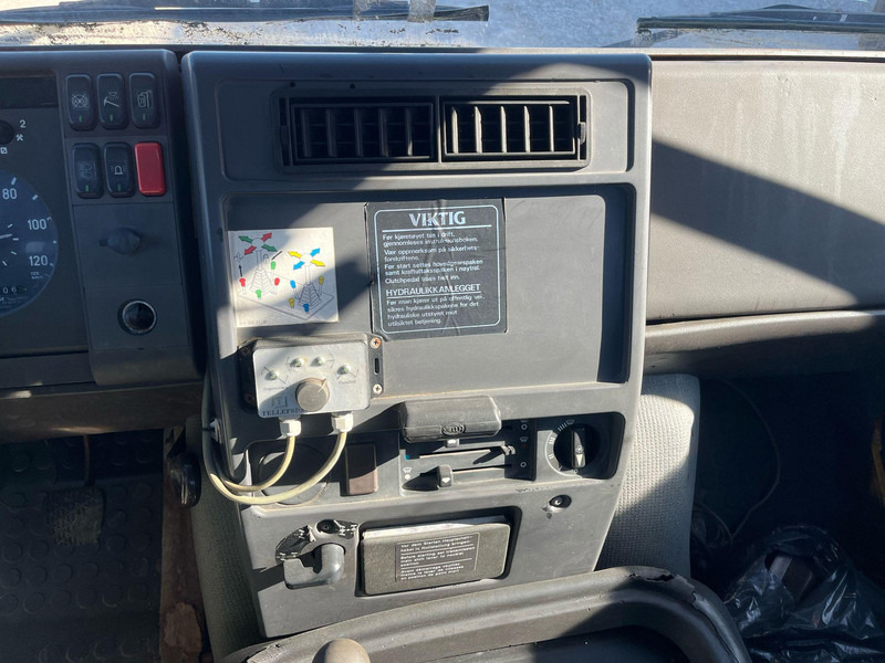 Тягач Mercedes-Benz Unimog U130 4x4: фото 18