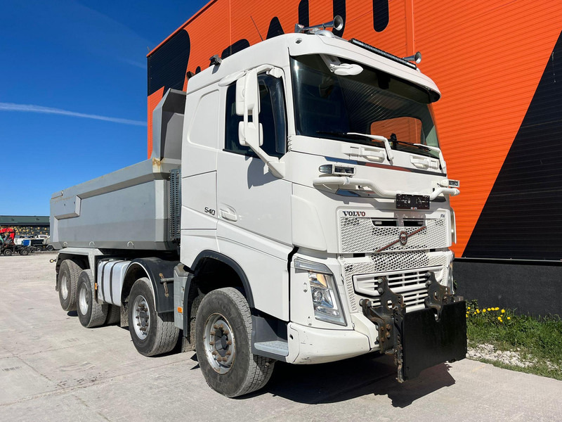 Volvo FH 540 8x4 RETARDER / TANDEM AXLE LIFT / BIG AXLES / BOX L=5704 mm - Самосвал: фото 3 Volvo FH 540 8x4 RETARDER / TANDEM AXLE LIFT / BIG AXLES / BOX L=5704 mm - Самосвал: фото 3