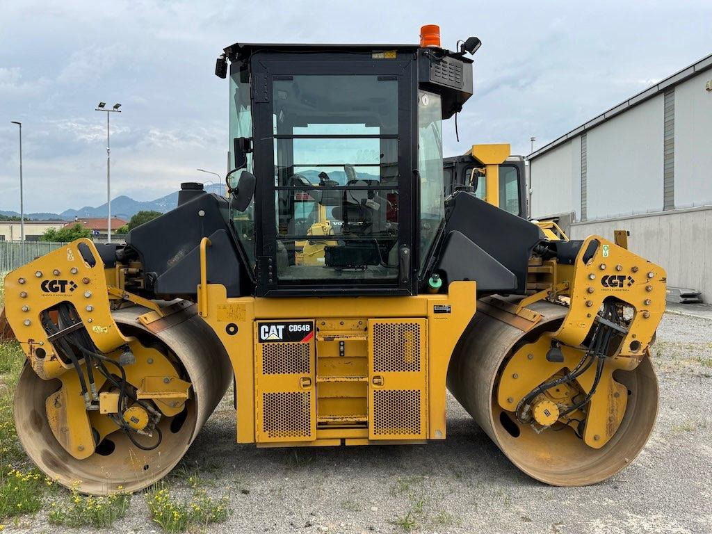 Caterpillar CD54B - Дорожный каток: фото 1 Caterpillar CD54B - Дорожный каток: фото 1
