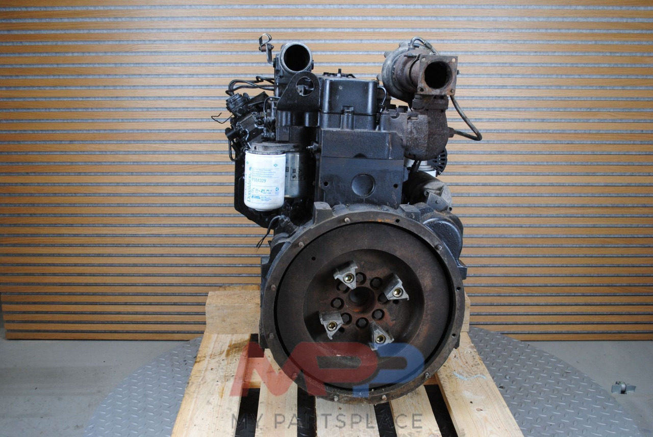 Komatsu 4D102 - Двигатель: фото 3 Komatsu 4D102 - Двигатель: фото 3