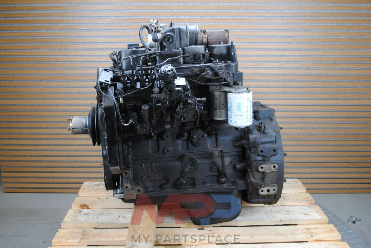 Komatsu 4D102 - Двигатель: фото 2 Komatsu 4D102 - Двигатель: фото 2