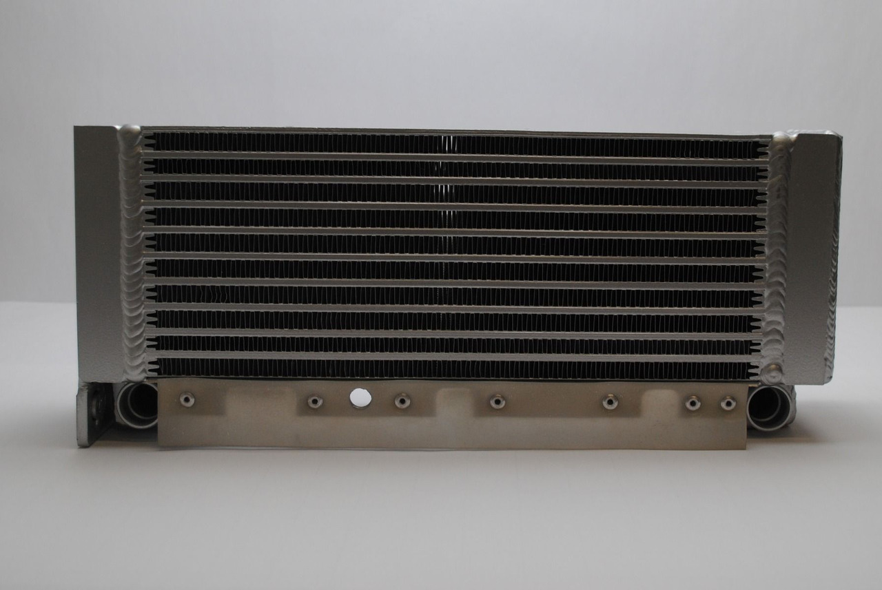 Oliekoeler 04102800 / 04281090 voor Deutz BF4L2011, D2011 L04 I, TD2011 - Масляный радиатор для Строительной техники: фото 3 Oliekoeler 04102800 / 04281090 voor Deutz BF4L2011, D2011 L04 I, TD2011 - Масляный радиатор для Строительной техники: фото 3