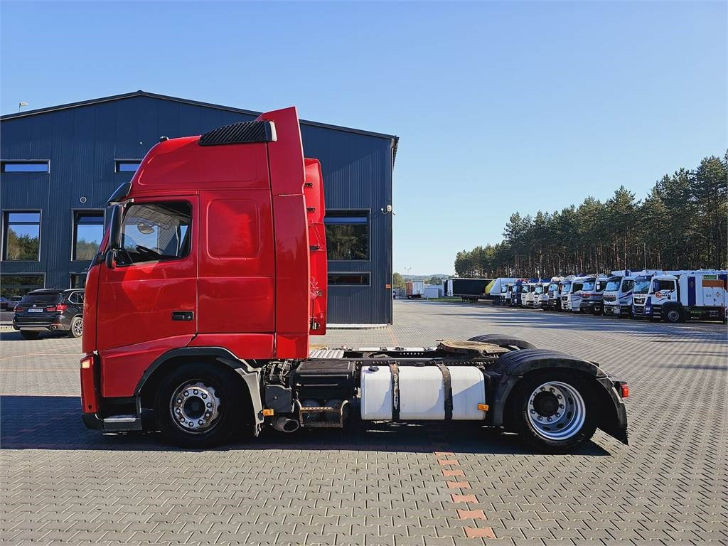 Volvo FH13 XXL MANUAL 420 EURO 5 2011 r MEGA LOW DECK - Тягач: фото 3 Volvo FH13 XXL MANUAL 420 EURO 5 2011 r MEGA LOW DECK - Тягач: фото 3