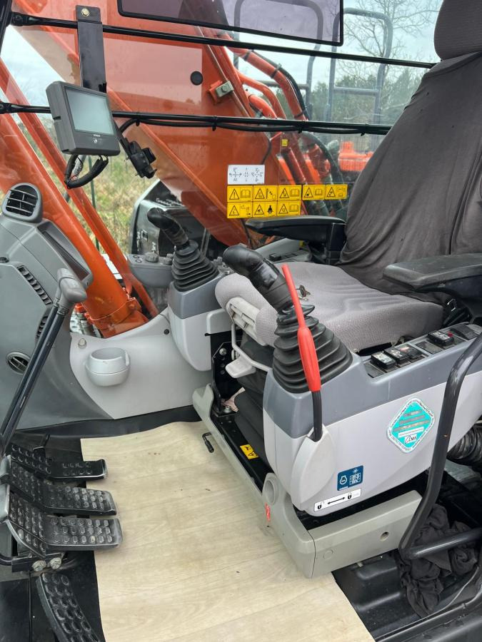 Hitachi ZX210LC 6 - Гусеничный экскаватор: фото 5 Hitachi ZX210LC 6 - Гусеничный экскаватор: фото 5