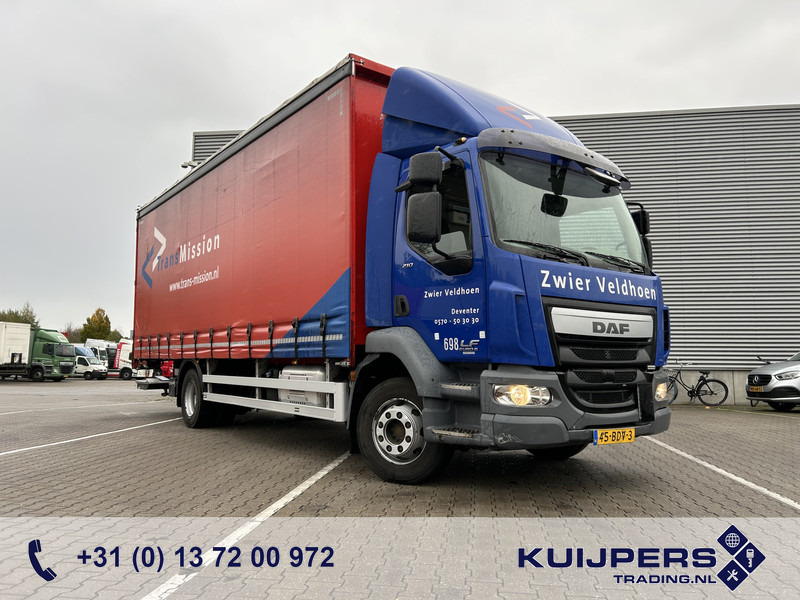 DAF LF 210 FA / 12 Ton / 471 dkm / Curtainside / Loadlift / APK TUV 06-26 - Тентованный грузовик: фото 1 DAF LF 210 FA / 12 Ton / 471 dkm / Curtainside / Loadlift / APK TUV 06-26 - Тентованный грузовик: фото 1
