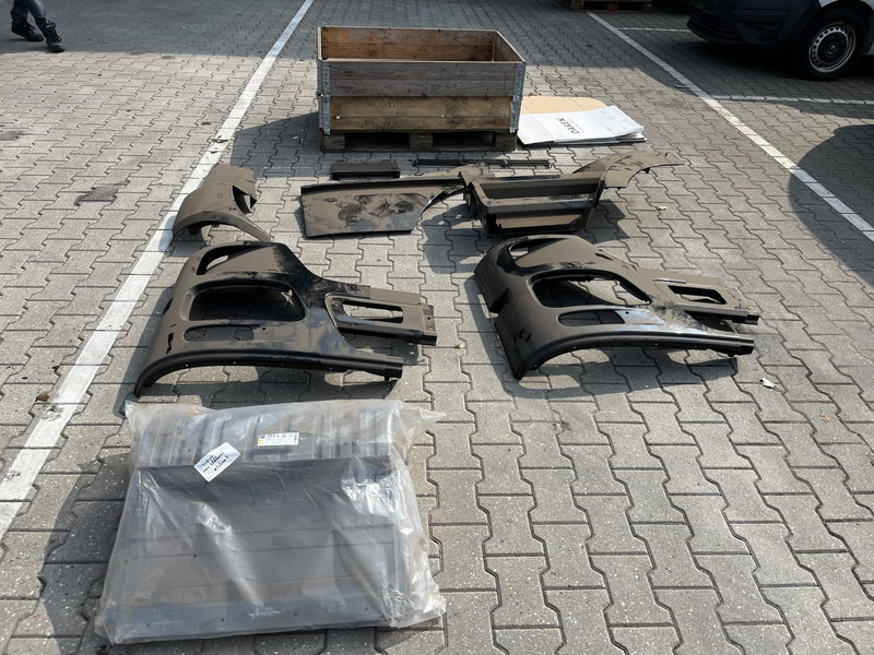 Mercedes-Benz Actros MP 3 MegaSpace / Lights / Body parts / Verlichting / Carrosseriedelen - Кузов и экстерьер: фото 2 Mercedes-Benz Actros MP 3 MegaSpace / Lights / Body parts / Verlichting / Carrosseriedelen - Кузов и экстерьер: фото 2