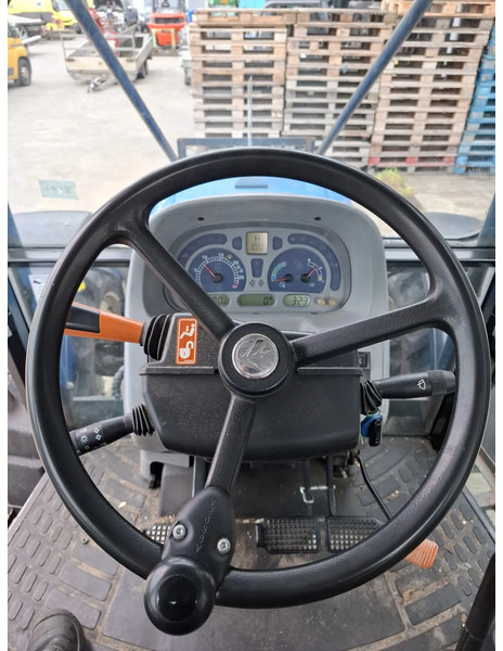 New Holland T5050 T5050 - Трактор: фото 1 New Holland T5050 T5050 - Трактор: фото 1