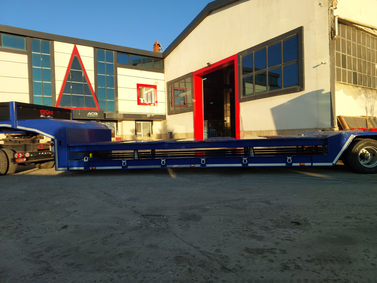 GVN Trailer 2 AXLE HYDRAULIC PLATFORM LOWBED - Низкорамный полуприцеп: фото 3 GVN Trailer 2 AXLE HYDRAULIC PLATFORM LOWBED - Низкорамный полуприцеп: фото 3