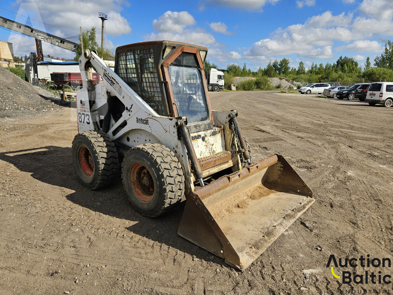 Bobcat 873 - Мини-погрузчик с бортовым поворотом: фото 1 Bobcat 873 - Мини-погрузчик с бортовым поворотом: фото 1