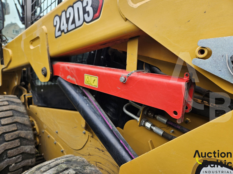 Мини-погрузчик с бортовым поворотом Caterpillar 242 D 3: фото 13 Мини-погрузчик с бортовым поворотом Caterpillar 242 D 3: фото 13