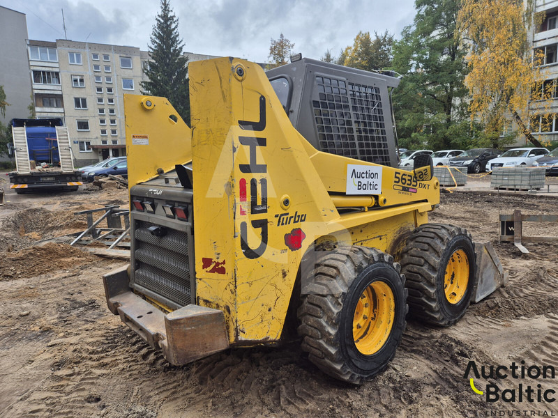 Gehl 5635 DXT 2 - Мини-погрузчик с бортовым поворотом: фото 3 Gehl 5635 DXT 2 - Мини-погрузчик с бортовым поворотом: фото 3