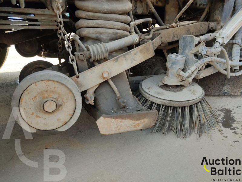 Подметально-уборочная машина Mercedes-Benz 1517: фото 15