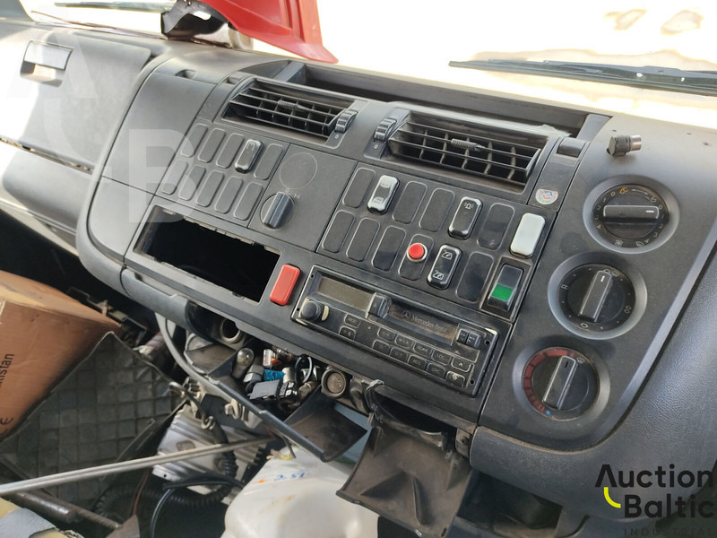 Подметально-уборочная машина Mercedes-Benz 1517: фото 10