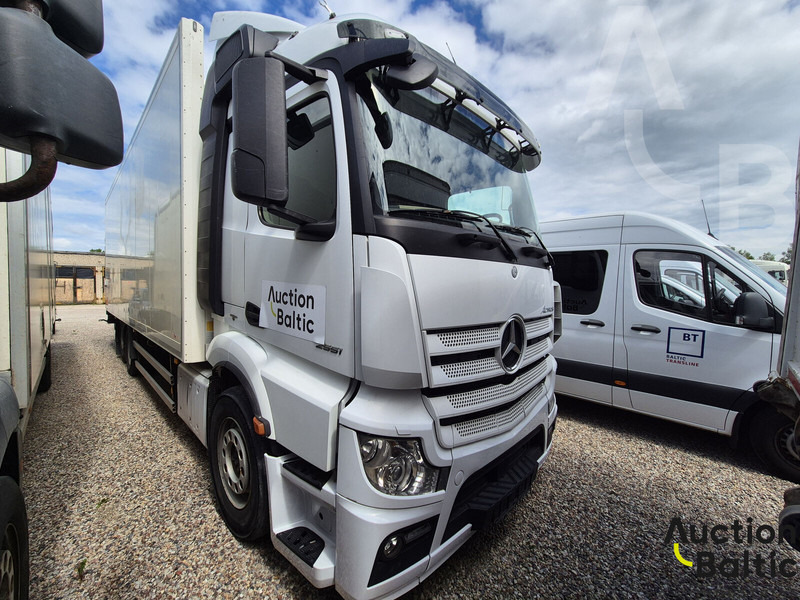 Mercedes-Benz Actros 2551 - Грузовик с закрытым кузовом: фото 2 Mercedes-Benz Actros 2551 - Грузовик с закрытым кузовом: фото 2