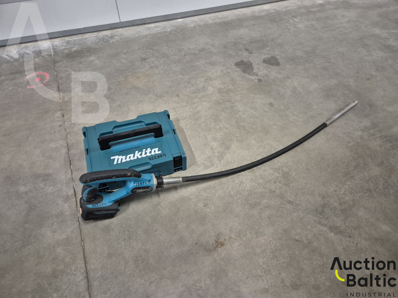 Makita DVR450 - Строительная техника: фото 1 Makita DVR450 - Строительная техника: фото 1