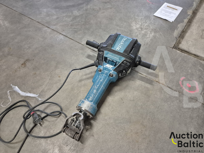 Makita HM1812 - Строительная техника: фото 3 Makita HM1812 - Строительная техника: фото 3