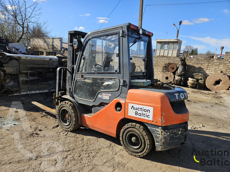 Toyota E 811 - Дизельный погрузчик: фото 4 Toyota E 811 - Дизельный погрузчик: фото 4