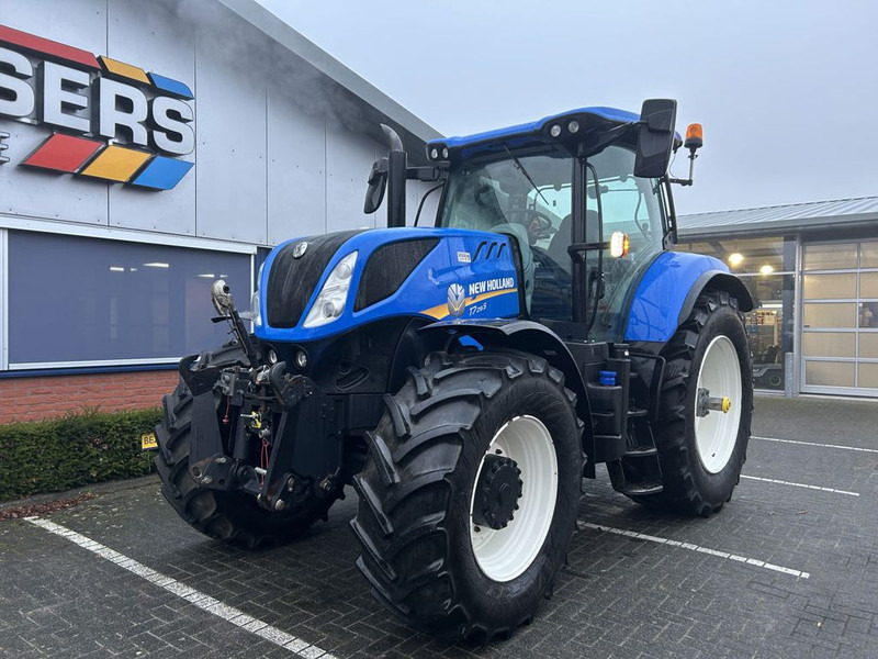 New Holland New Holland T7.215S - Трактор: фото 3 New Holland New Holland T7.215S - Трактор: фото 3