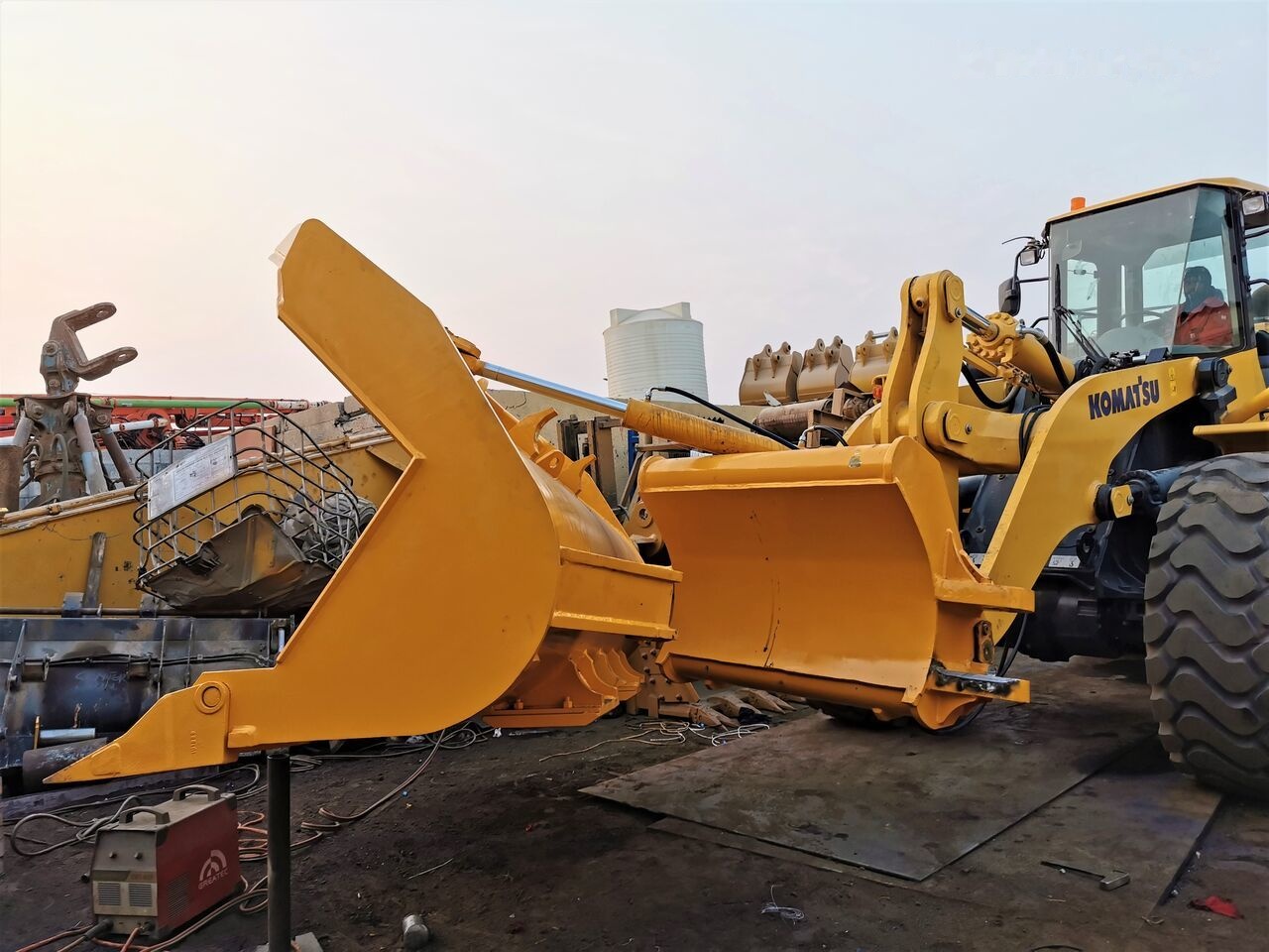 AME Side Dump Bucket - Ковш для погрузчика для Погрузчиков: фото 4 AME Side Dump Bucket - Ковш для погрузчика для Погрузчиков: фото 4