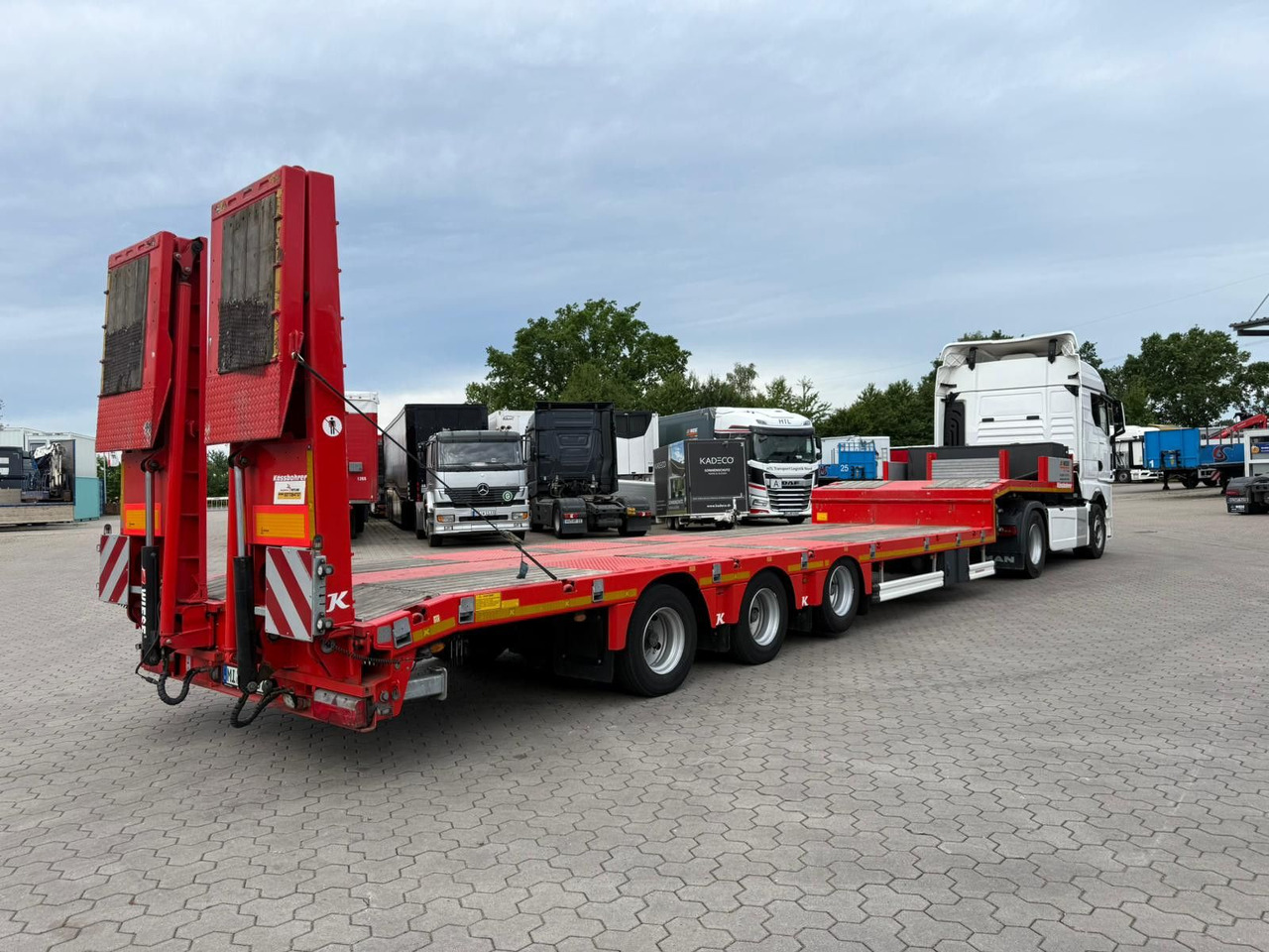 Kässbohrer K.SLS ECO Tieflader mit hydraulischen Rampen - Низкорамный полуприцеп: фото 2 Kässbohrer K.SLS ECO Tieflader mit hydraulischen Rampen - Низкорамный полуприцеп: фото 2