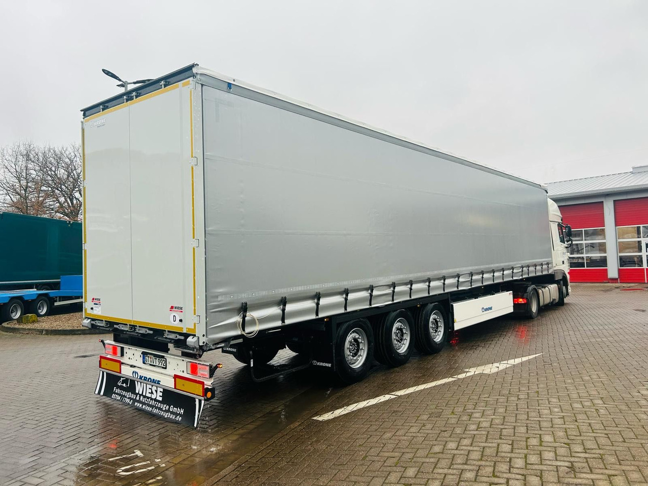 Krone SDP 27 - 5 Stück sofort verfügbar! - Тентованный полуприцеп: фото 1 Krone SDP 27 - 5 Stück sofort verfügbar! - Тентованный полуприцеп: фото 1