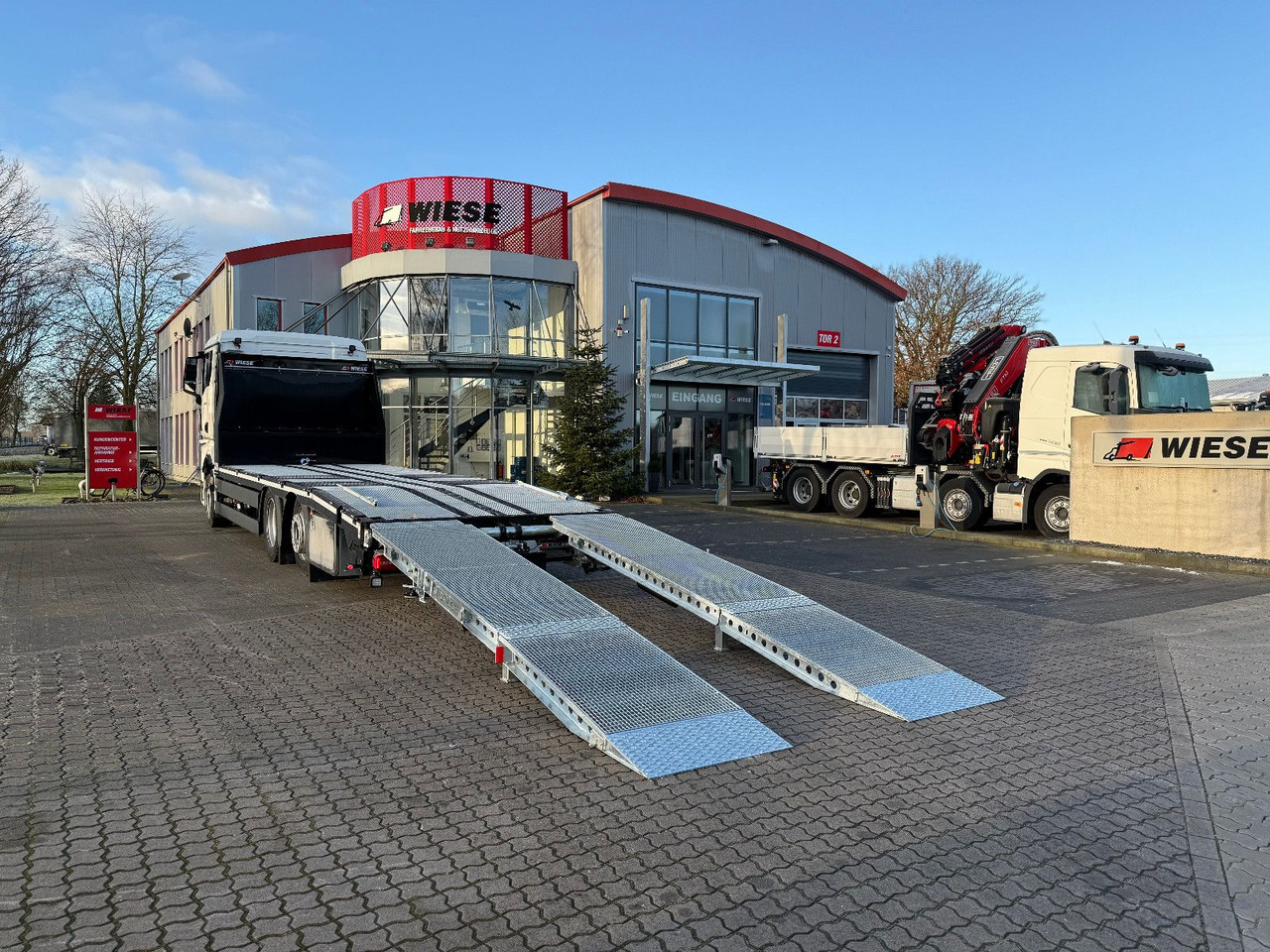 MAN Baumaschinen- Arbeitsbühnentransporter Rampen - Автовоз: фото 1 MAN Baumaschinen- Arbeitsbühnentransporter Rampen - Автовоз: фото 1