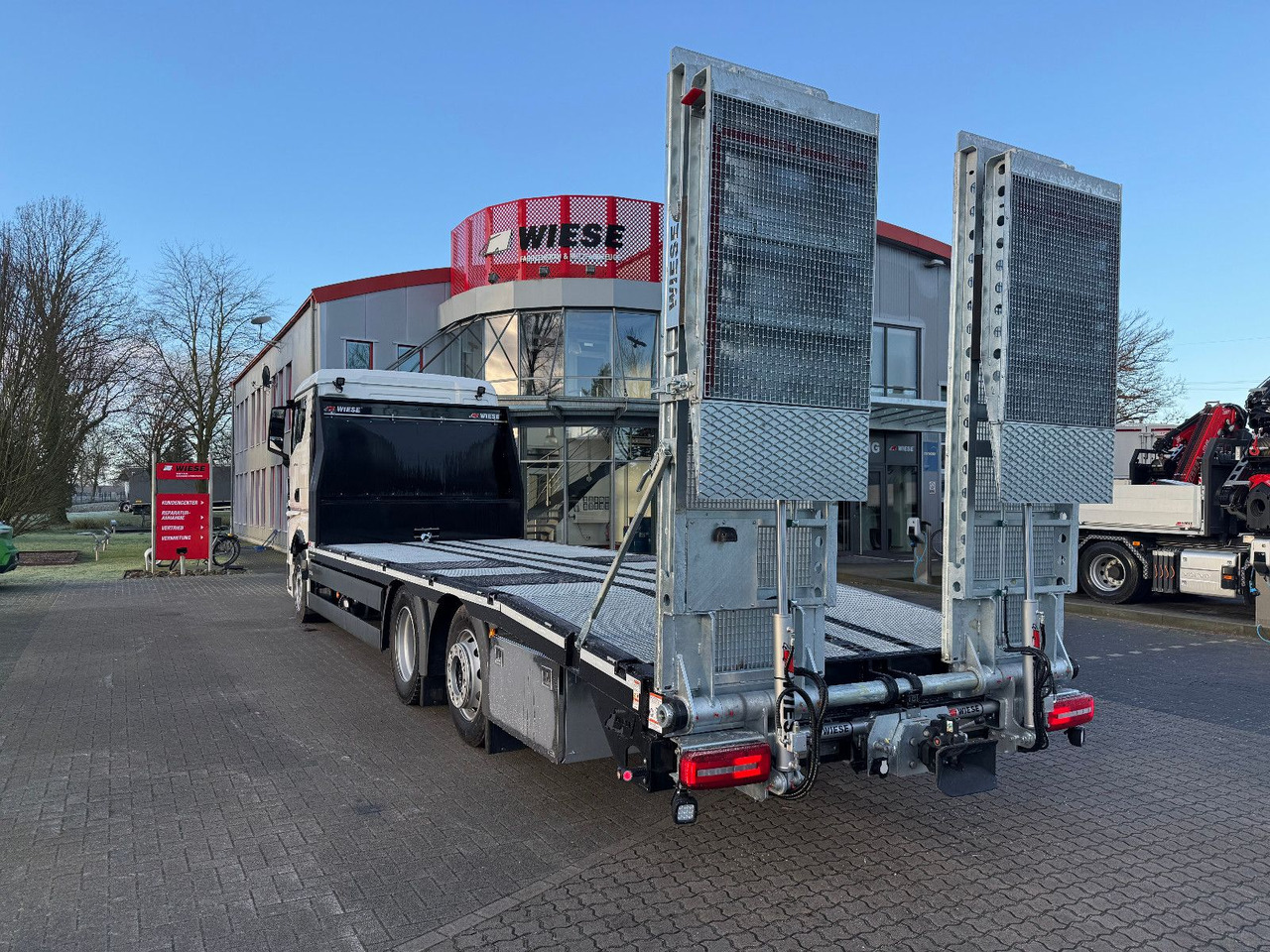 MAN Baumaschinen- Arbeitsbühnentransporter Rampen - Грузовик бортовой/ Платформа: фото 5 MAN Baumaschinen- Arbeitsbühnentransporter Rampen - Грузовик бортовой/ Платформа: фото 5