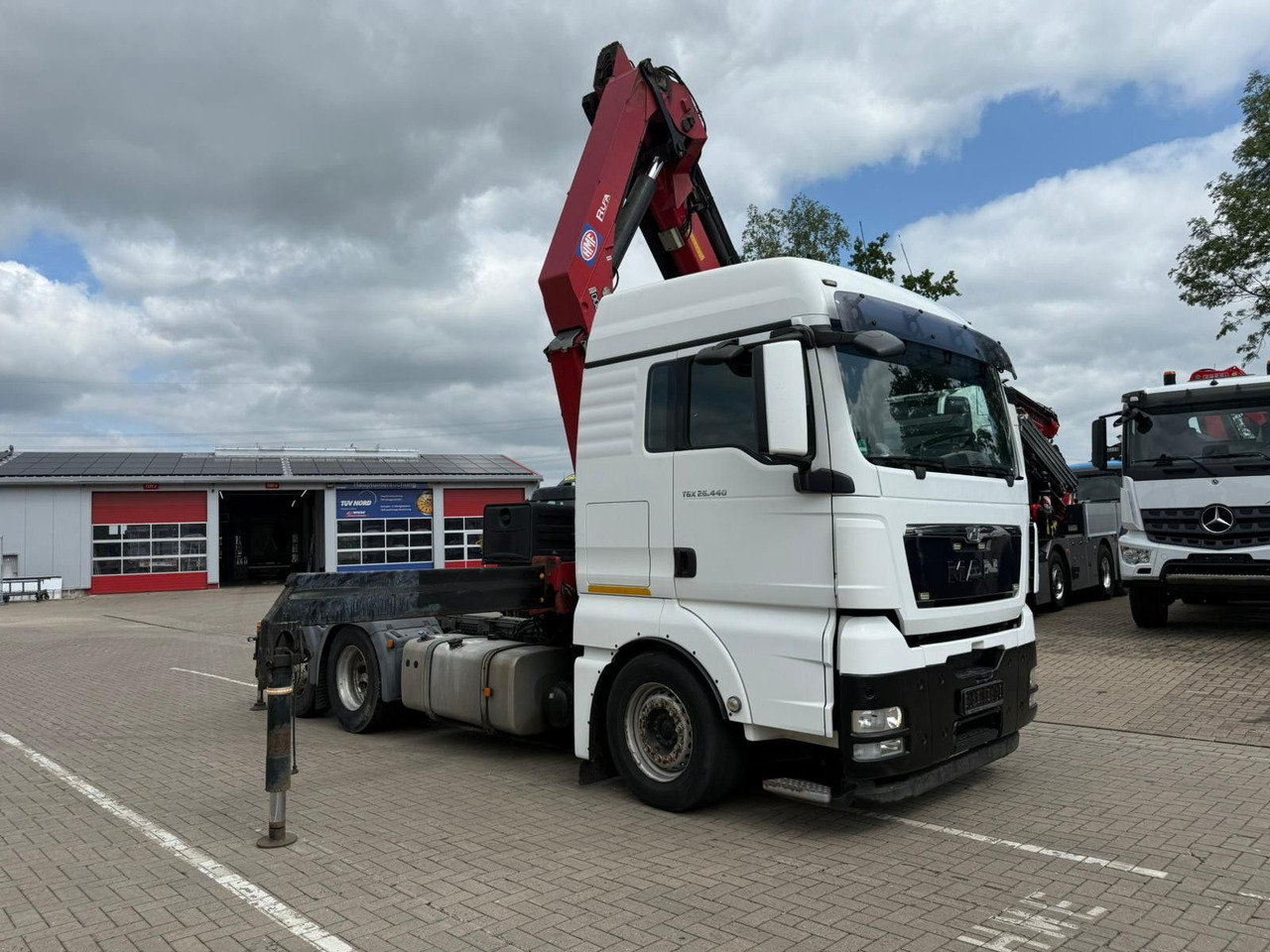 MAN TGX 26.440 6x2 mit HMF 3000-5 Kran TÜV NEU - Автоманипулятор: фото 2 MAN TGX 26.440 6x2 mit HMF 3000-5 Kran TÜV NEU - Автоманипулятор: фото 2