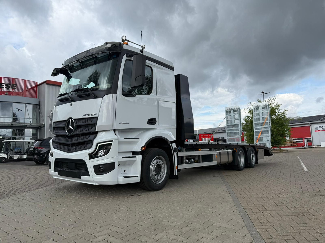 Mercedes-Benz Actros mit Rampen, Maschinentransporter - Автовоз: фото 1 Mercedes-Benz Actros mit Rampen, Maschinentransporter - Автовоз: фото 1