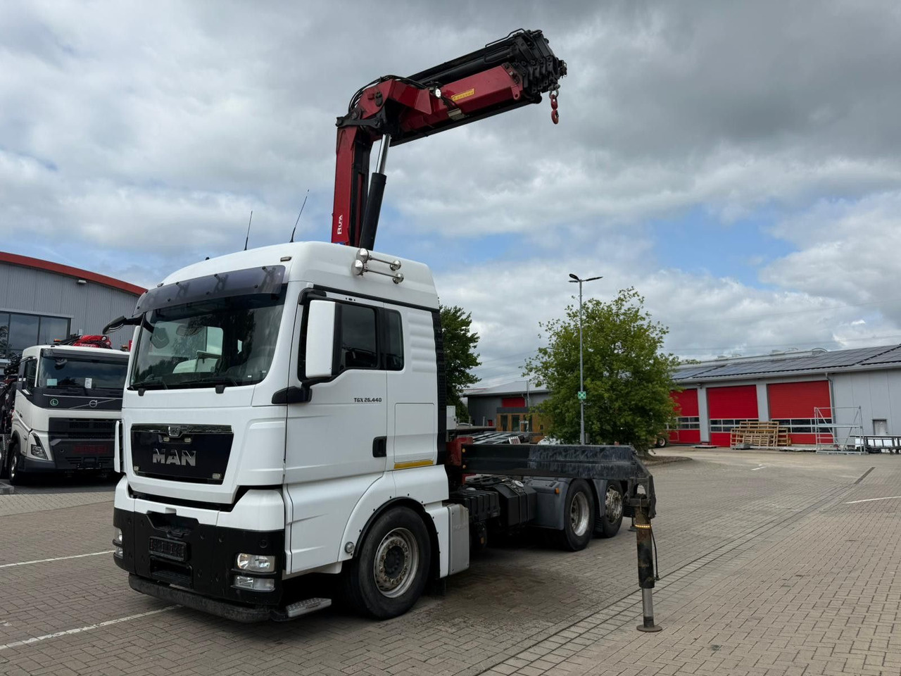MAN TGX 26.440 6x2 mit HMF 3000-5 Kran TÜV NEU - Тягач: фото 1 MAN TGX 26.440 6x2 mit HMF 3000-5 Kran TÜV NEU - Тягач: фото 1
