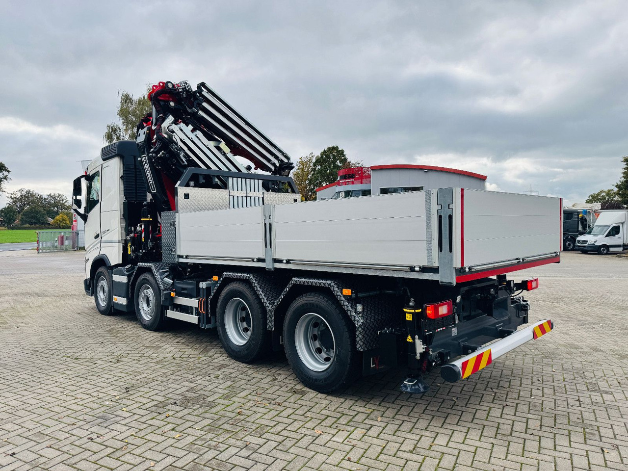 Volvo FH 500 8x4 Kran F820 RA2.27 Jib & Winde Sofort - Грузовик бортовой/ Платформа, Автоманипулятор: фото 3 Volvo FH 500 8x4 Kran F820 RA2.27 Jib & Winde Sofort - Грузовик бортовой/ Платформа, Автоманипулятор: фото 3