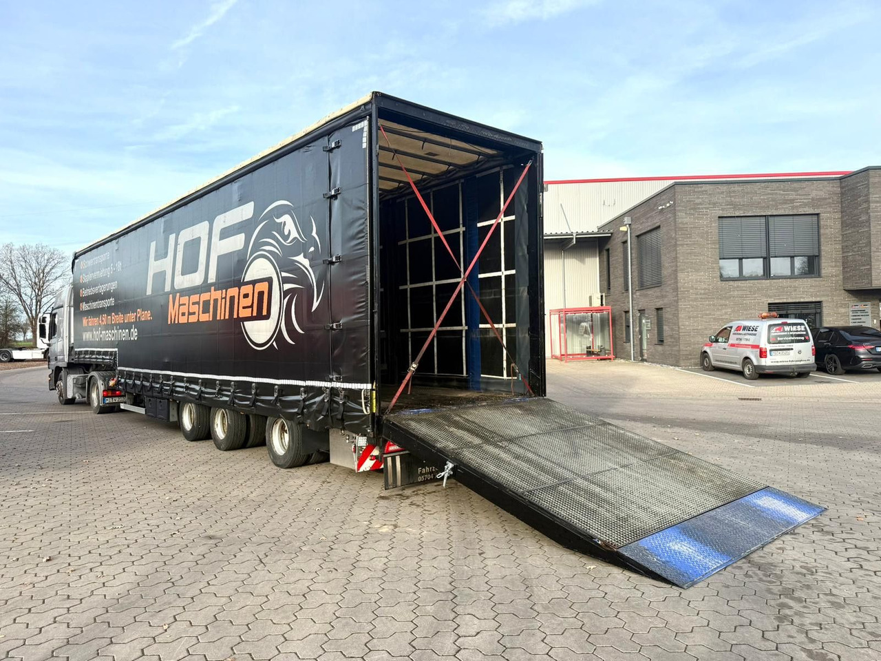 Низкорамный полуприцеп Wiese 3-Achs Stufen Sattel mit Auffahrrampe 25T: фото 7